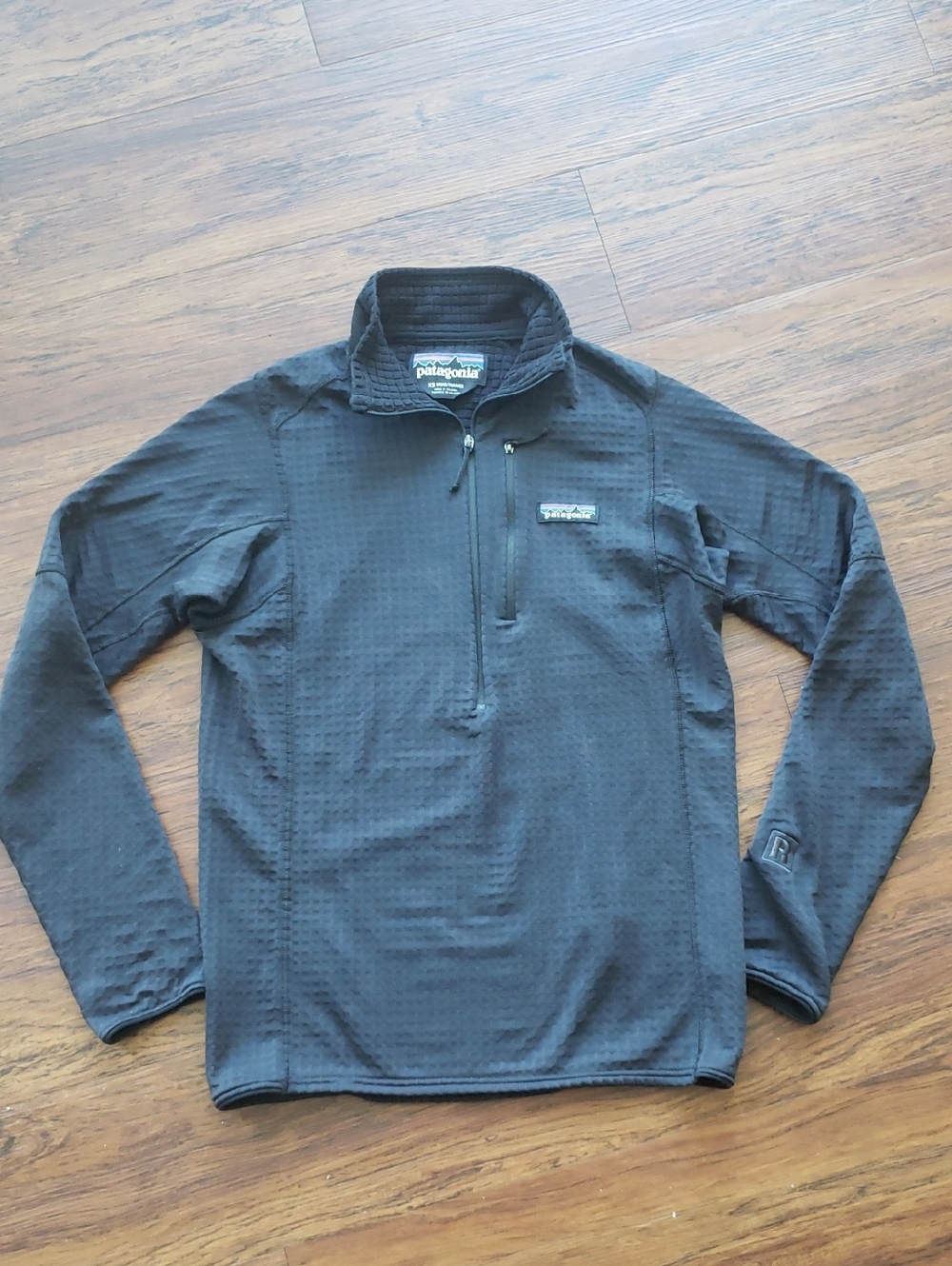 Patagonia Men's Black R1 Quarter-Zip Performance Pullover Size XS Athleisure